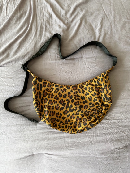 BAGGU Handbags - Baggu Medium Nylon Crescent Leopard Print Bag